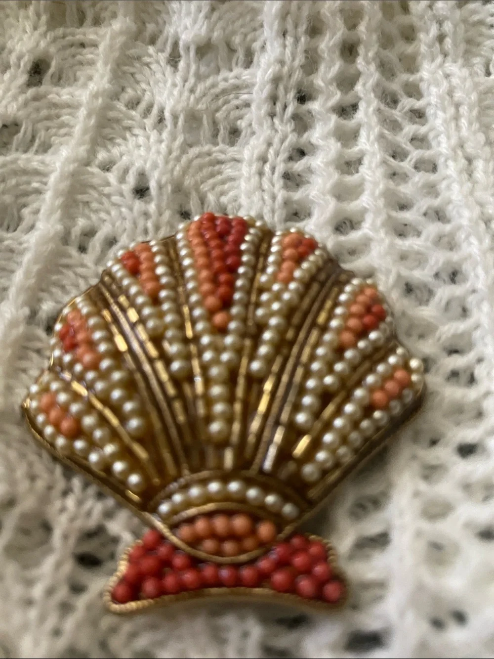 Vintage Liz Claiborne Scallop Seashell brooch